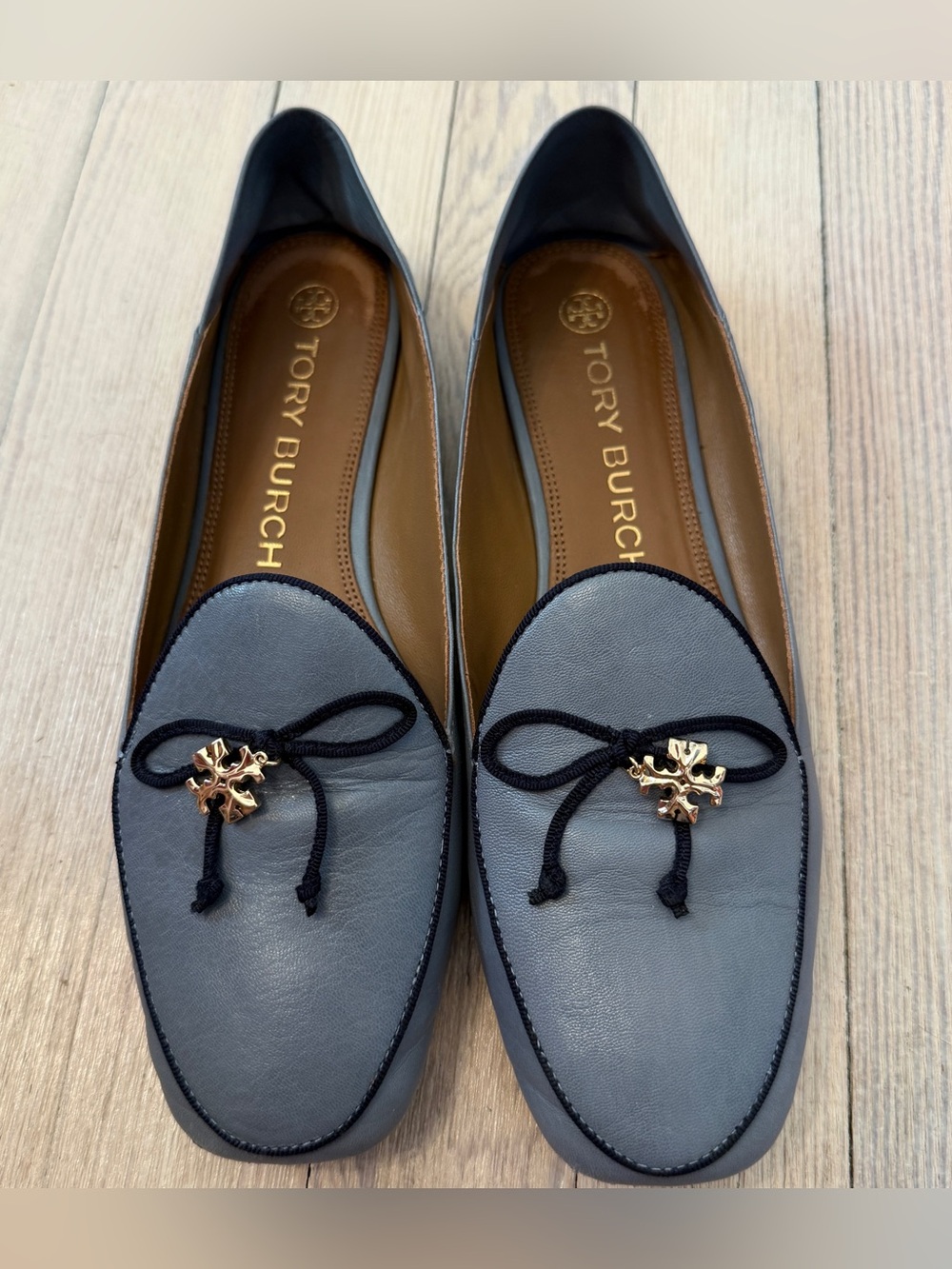 TORY BURCH Women’s Tory Charm Leather Loafers Blue Navy Bow Gold Logo Size 9